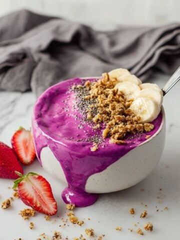 Pitaya Bowl with Fresh Fruit and Toppings Recipe