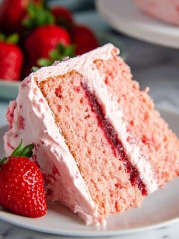 Fresh Strawberry Cake with Strawberry Buttercream Recipe