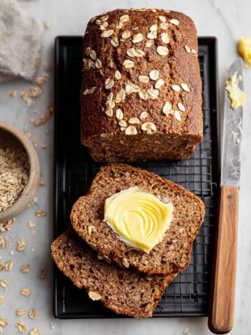 Copycat Outback Steakhouse Whole-Wheat Oat Topped Bread Recipe