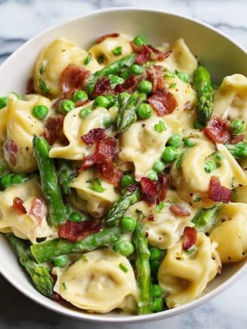 Creamy Spring Tortellini with Peas, Asparagus, and Bacon Recipe