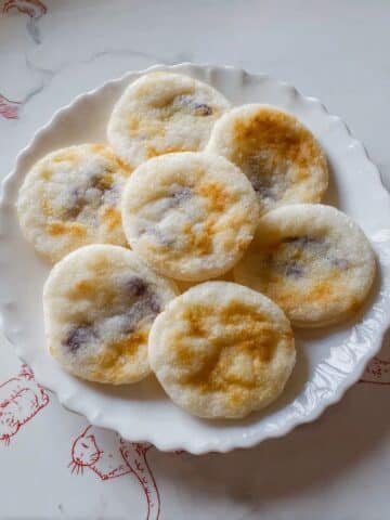 Sticky Rice Cake with Black Sesame Filling Recipe