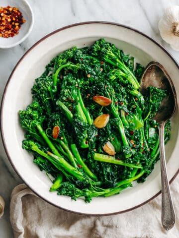 Sauteed Rapini (Broccoli Rabe) with Garlic and Red Pepper Flakes Recipe