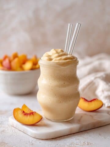 Quick Peaches and Cream Protein Smoothie (with Greek Yogurt) Recipe