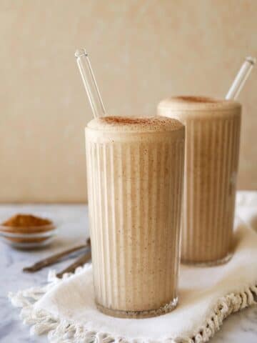 Cinnamon Roll Breakfast Smoothie with Greek Yogurt Recipe