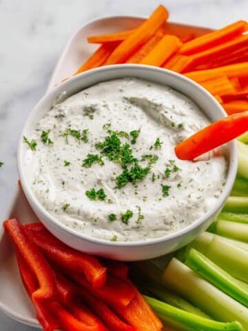 Creamy Cottage Cheese Dip with Dill and Garlic Recipe