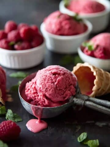 Healthy Lemon Raspberry Frozen Yogurt Recipe