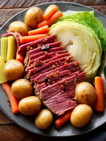 Slow Cooker Corned Beef and Cabbage Recipe